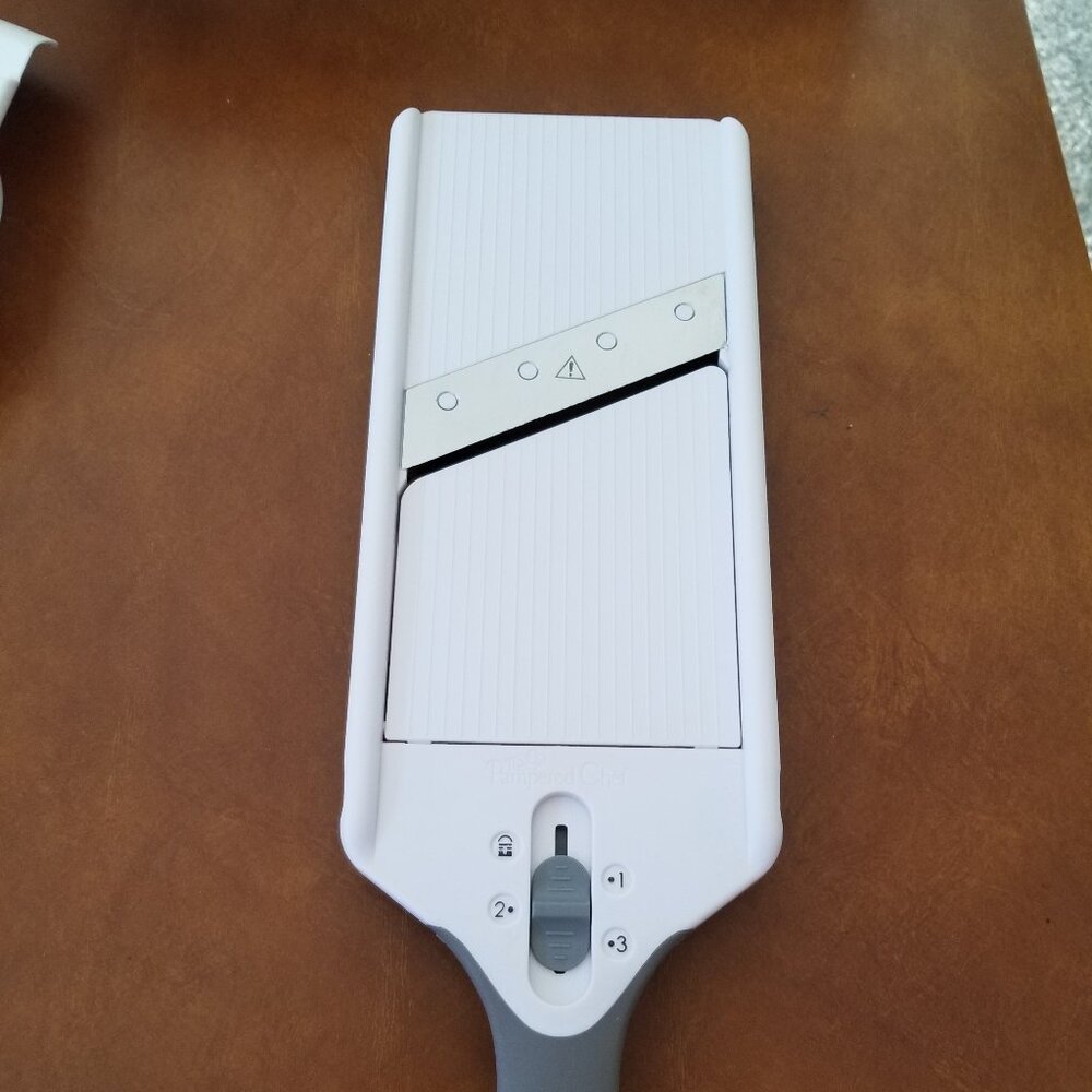 Pampered Chef Simple Slicer - NIB - Picture 3 of 9